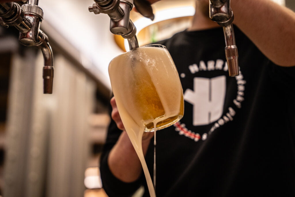 Točení piva - Pivovar HARRY